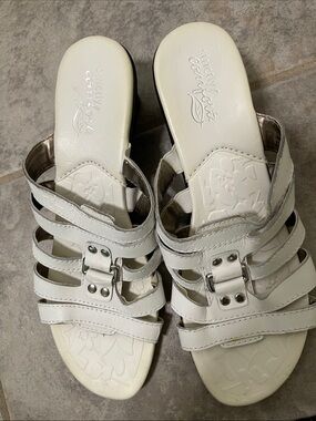 Strictly Comfort Women’s White Leather Strappy Sandals